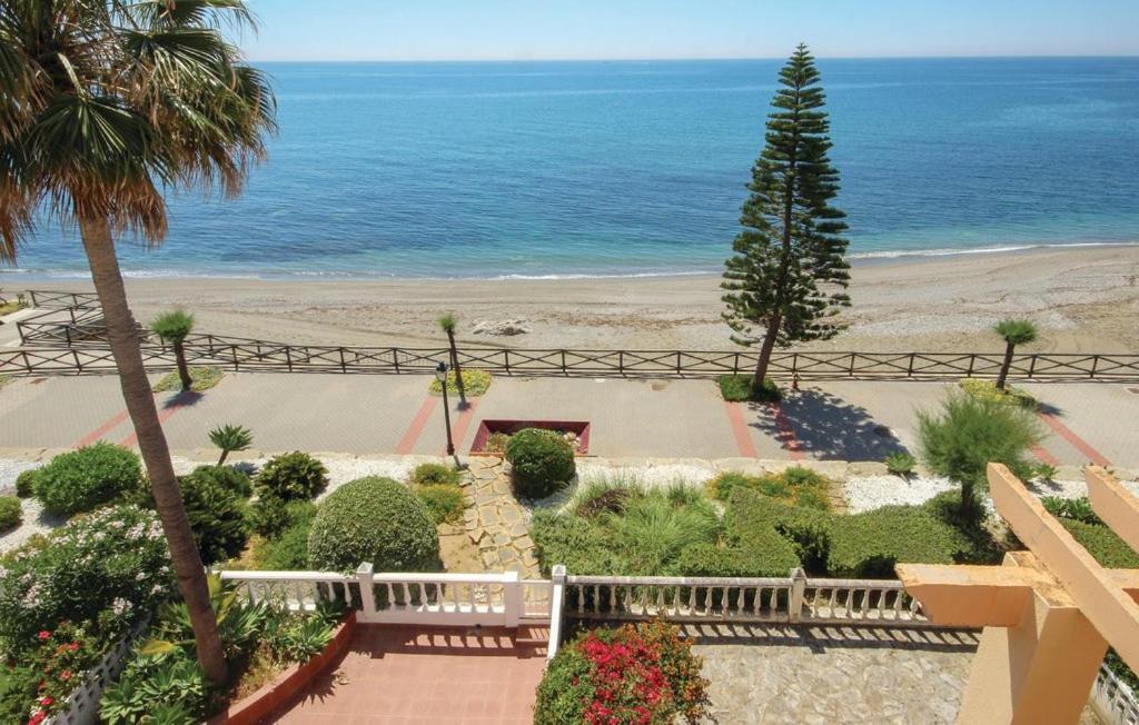 Penthouse On The Beachfront Estepona Exterior photo
